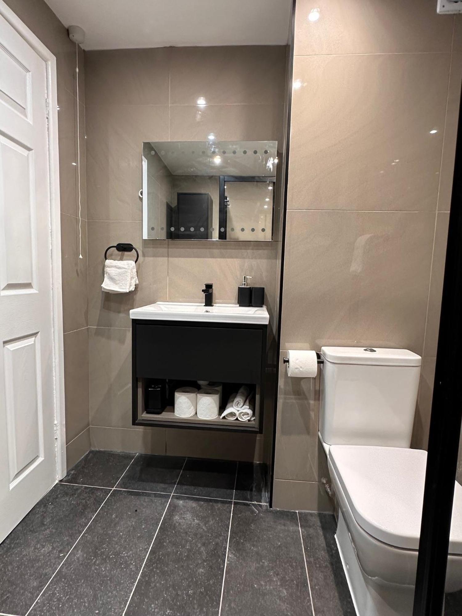R1 - Private Room In Modern Shared Apartment, Each With Kitchenette, Central ברמינגהאם מראה חיצוני תמונה